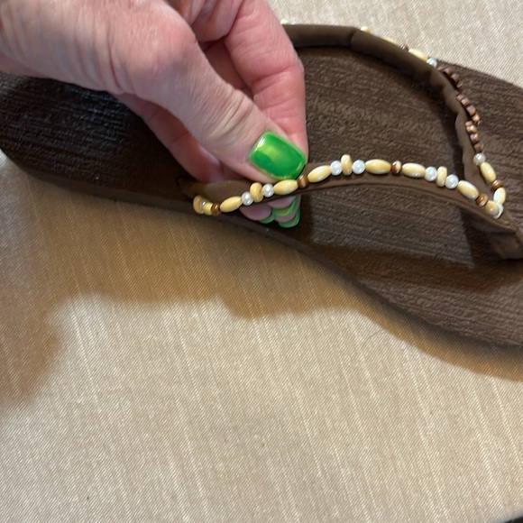 Triple T Trading flip flops chocolate brown with flower and bead design. Size 8 - Picture 12 of 12